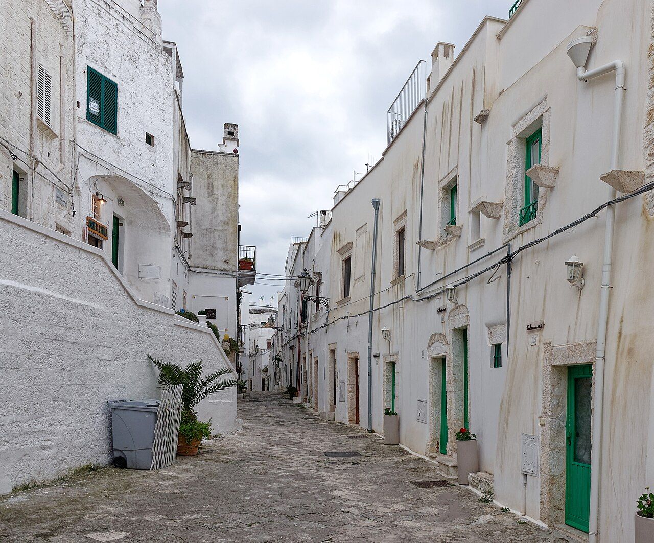 Una via del centro storico di Ostuni