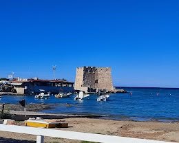 La torre e il porticciolo di Torre Santa Sabina